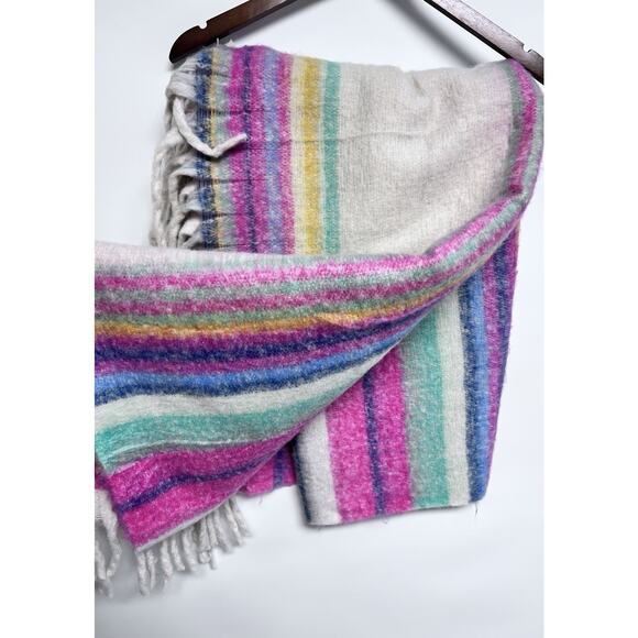 New Free People Throw Blanket 60”x50” Ultra Soft Fuzzy Cottage Boho Cozy Fringe - Picture 9 of 9